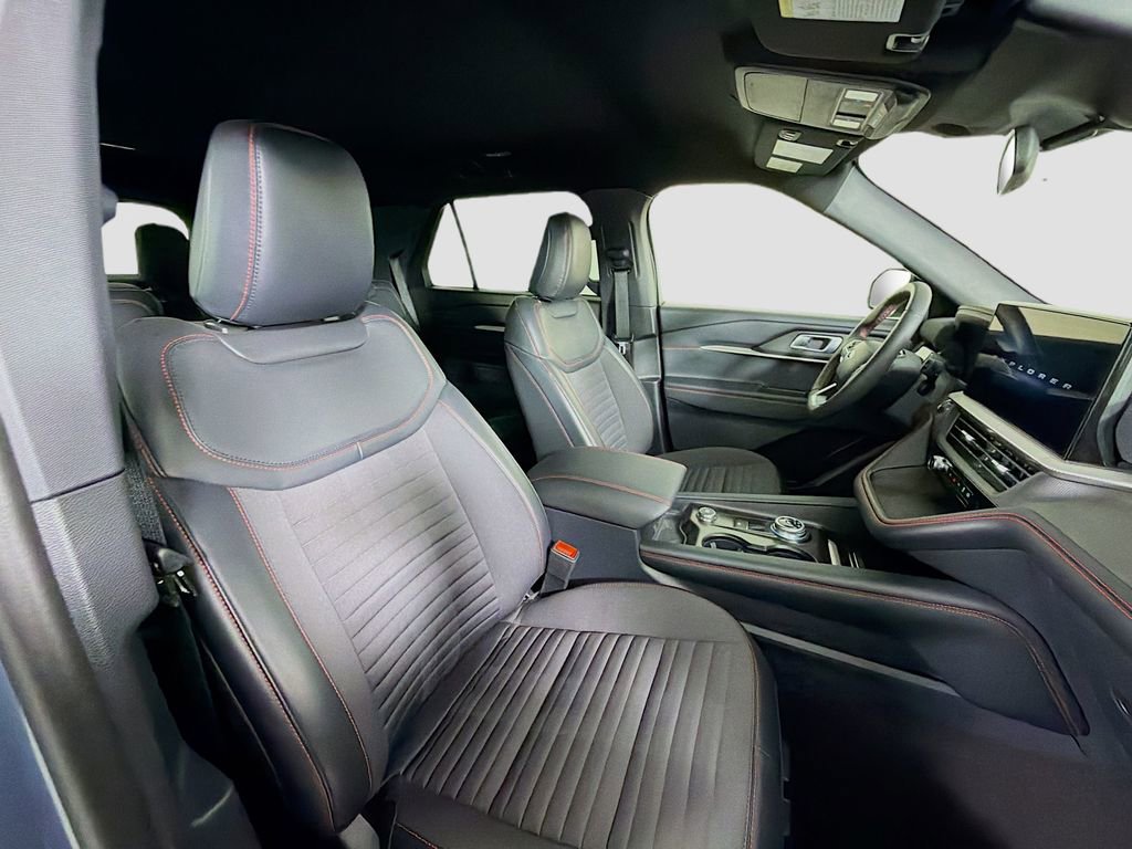 Used 2025 Ford Explorer ST-Line image 32