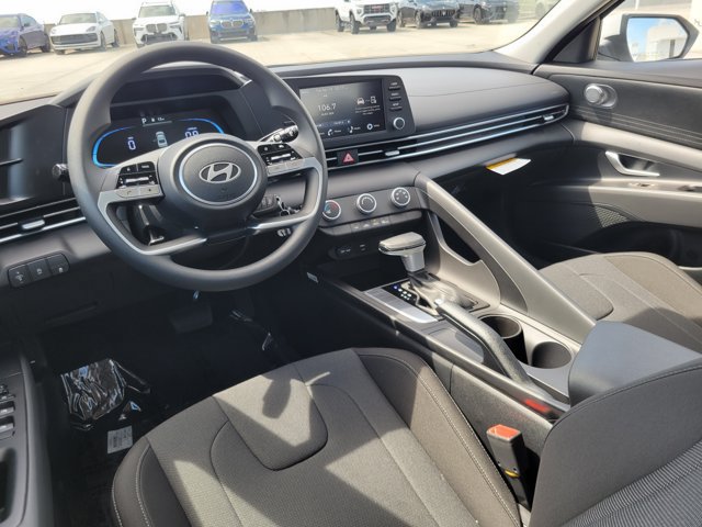 New 2026 Hyundai Elantra SE FWD image 8