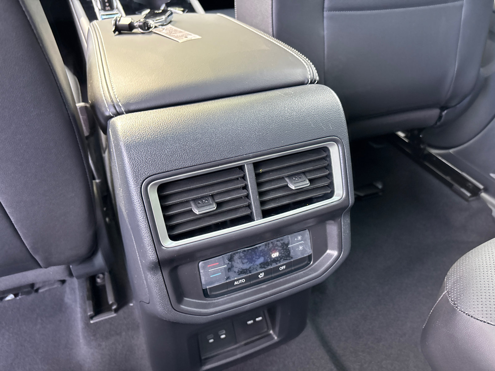 New 2026 Volkswagen Atlas SE FWD image 32