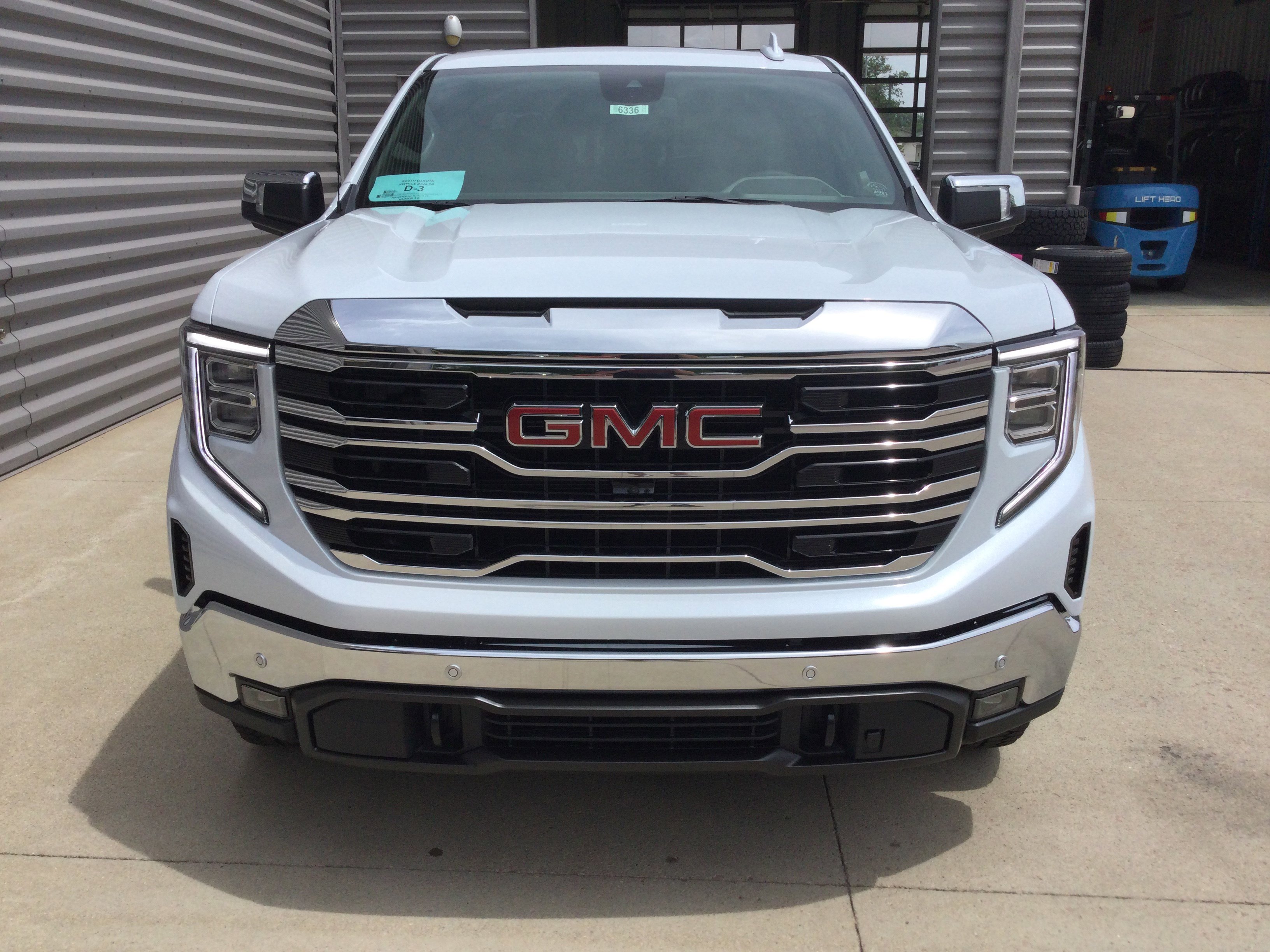New 2026 GMC Sierra 1500 SLT w/ SLT Premium Plus Package AWD/4WD image 3