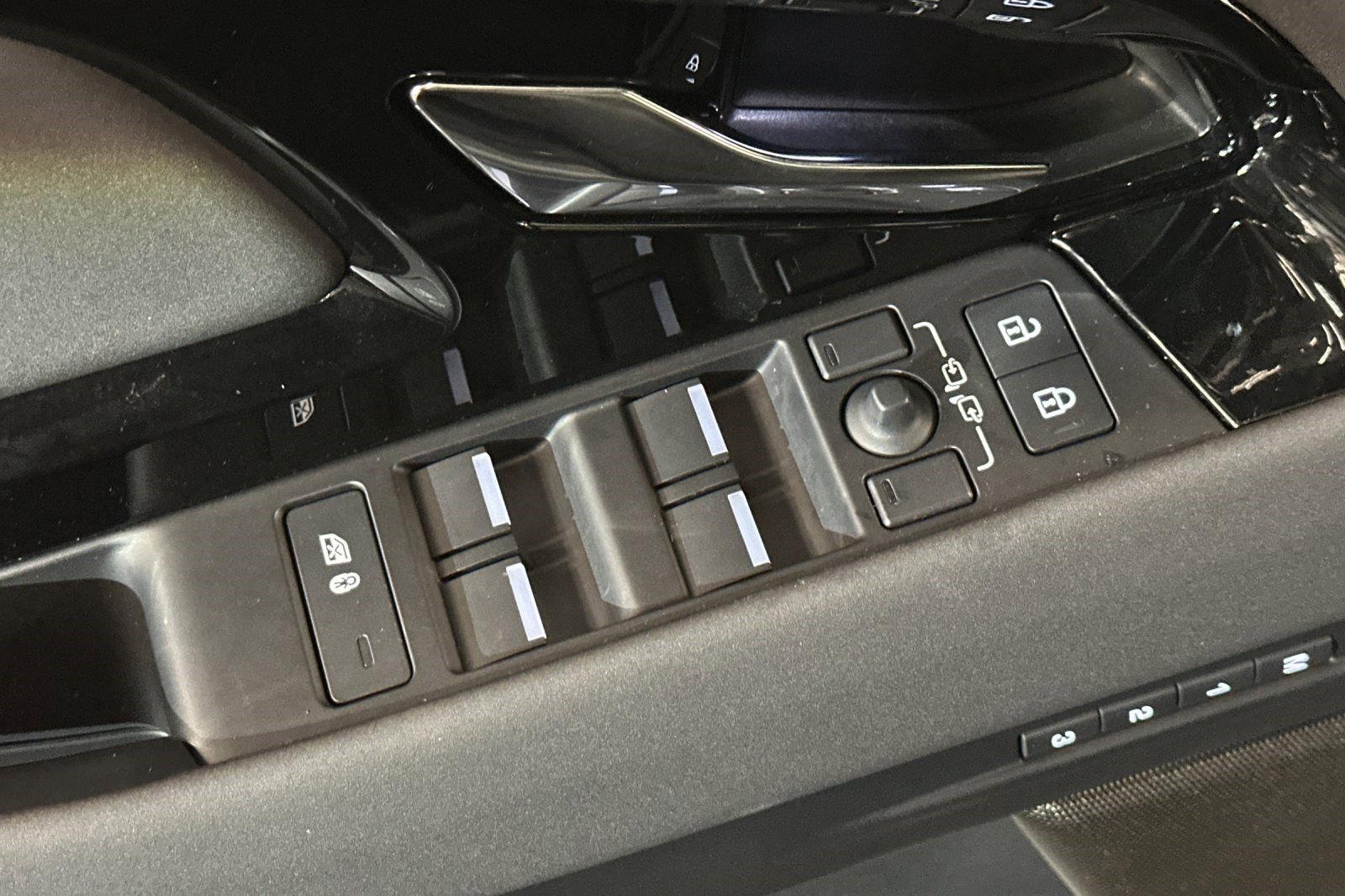 Used 2026 Land Rover Range Rover Evoque S image 15