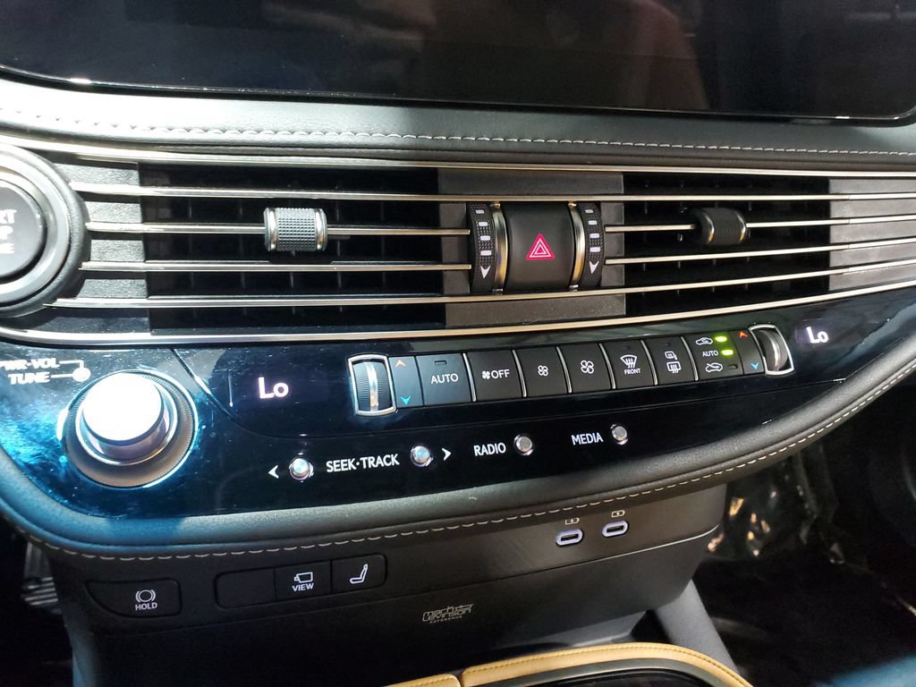 Used 2023 Lexus LS 500 w/ Interior Upgrade Package RWD image 32