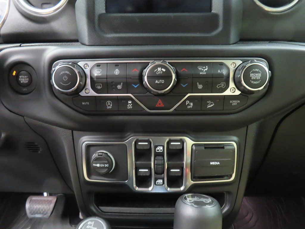 Used 2018 Jeep Wrangler Unlimited Sahara w/ Cold Weather Group image 39