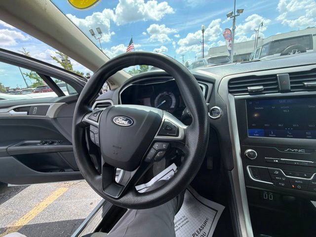 Used 2020 Ford Fusion SE FWD image 22
