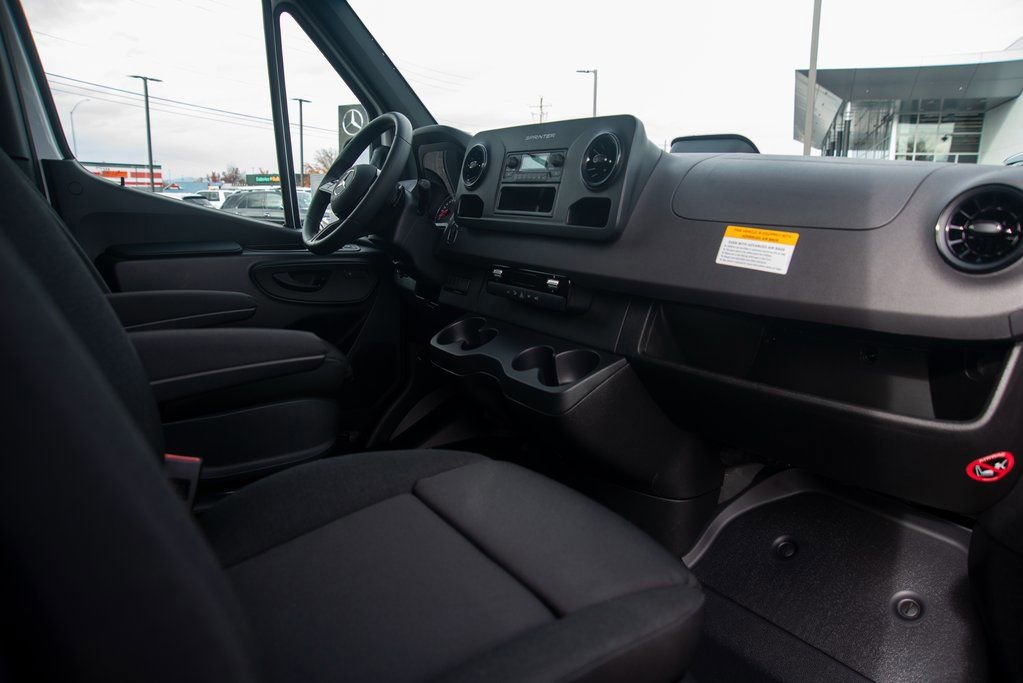Used 2025 Mercedes-Benz Sprinter 2500 image 31