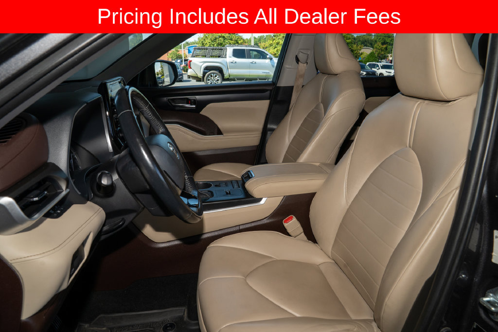 Used 2021 Toyota Highlander XLE FWD image 13