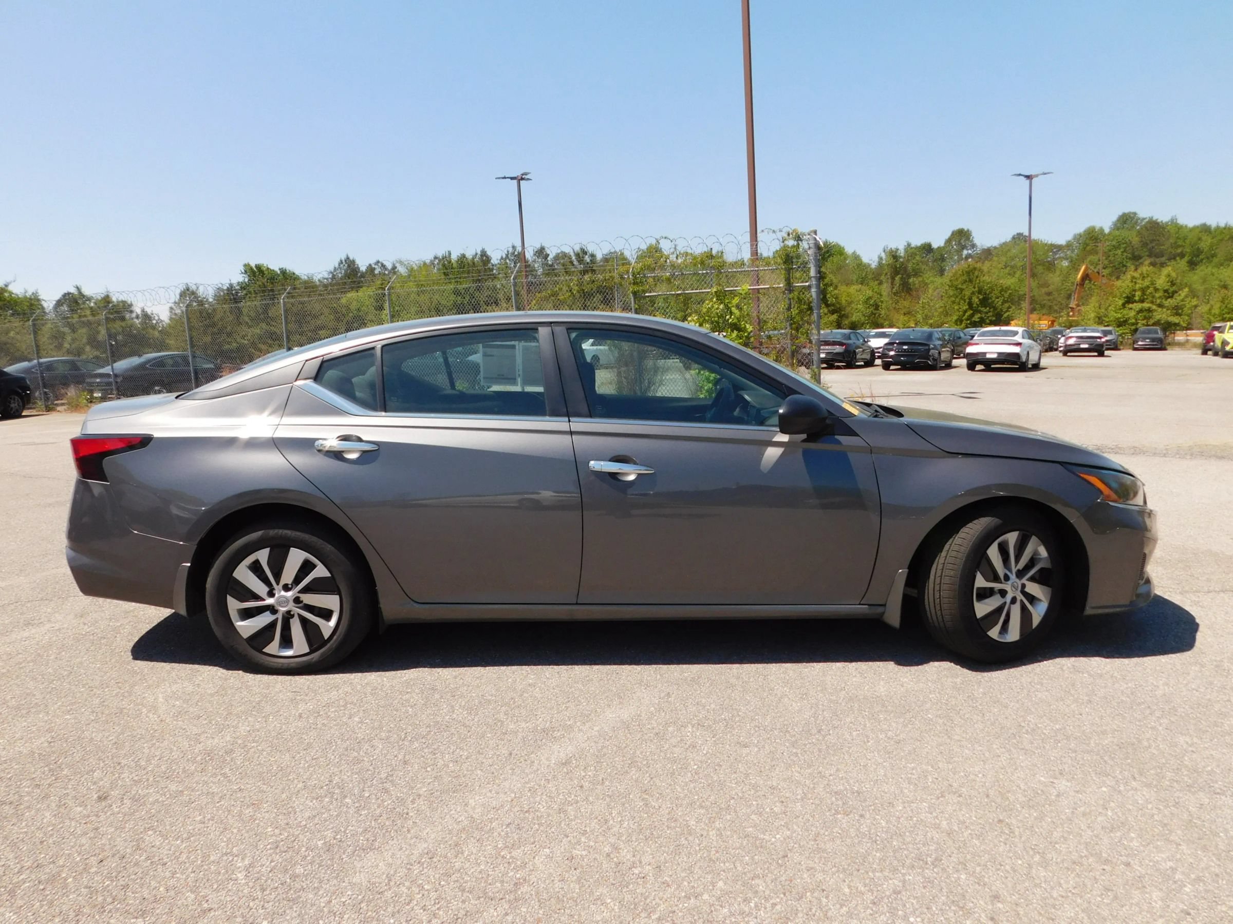 Used 2024 Nissan Altima 2.5 S FWD image 4