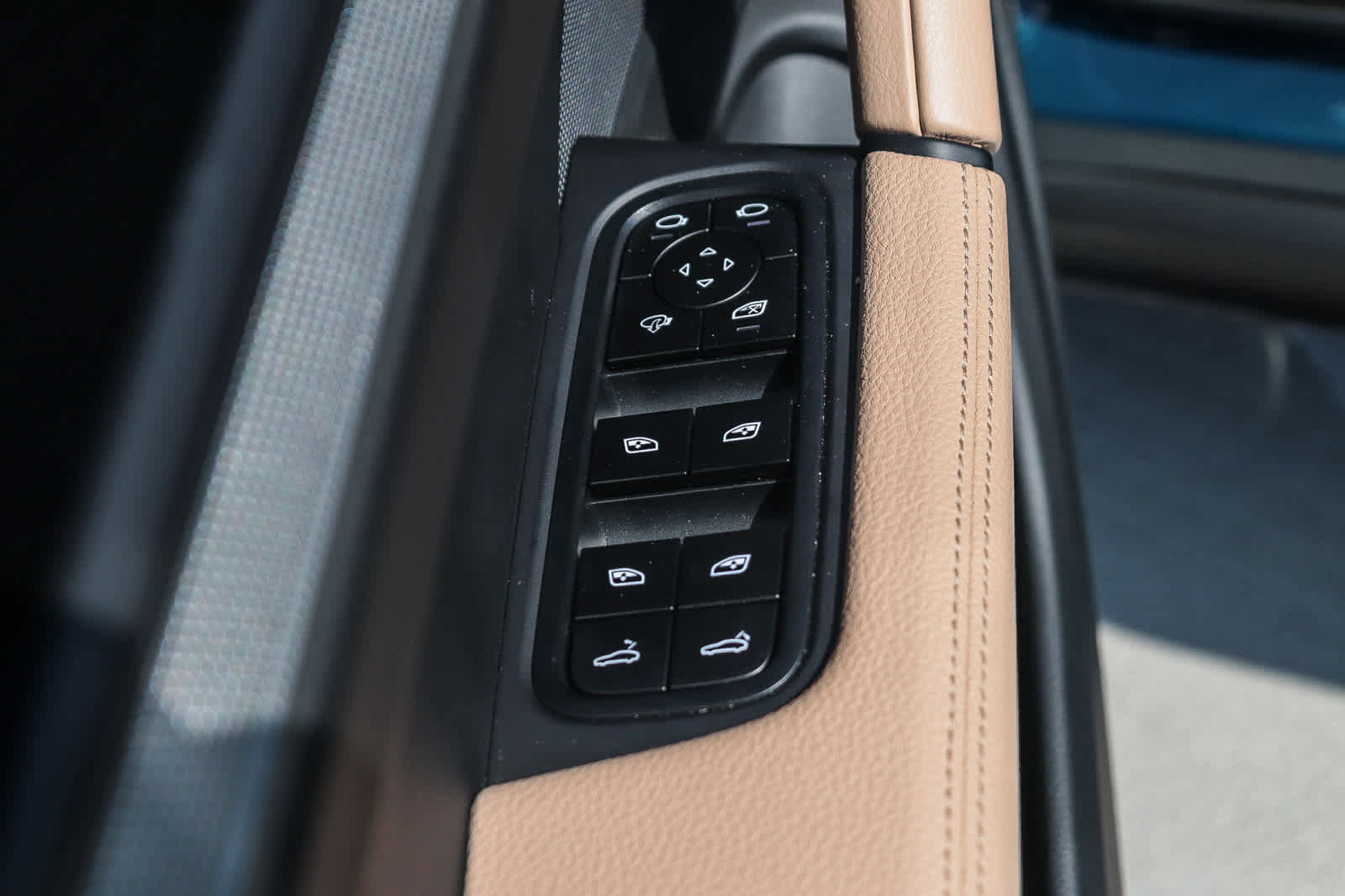 Used 2025 Porsche Cayenne Coupe image 31