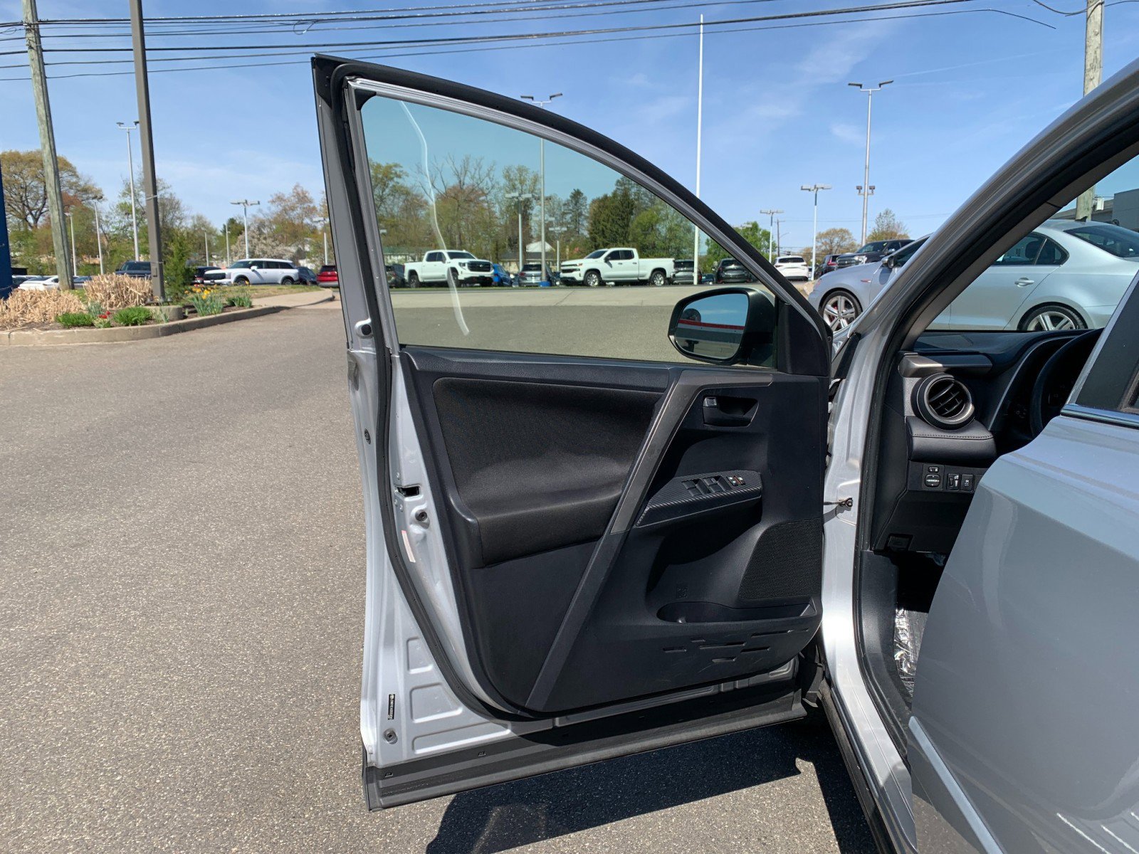 Used 2013 Toyota RAV4 XLE AWD/4WD image 12