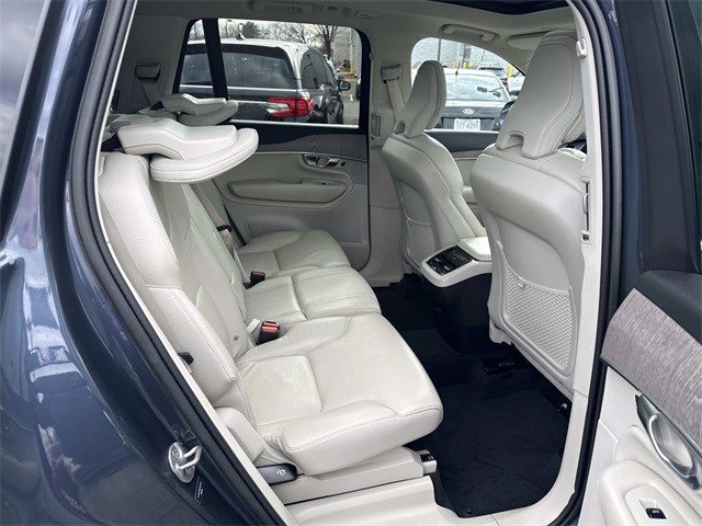 Used 2023 Volvo XC90 B6 Plus image 11