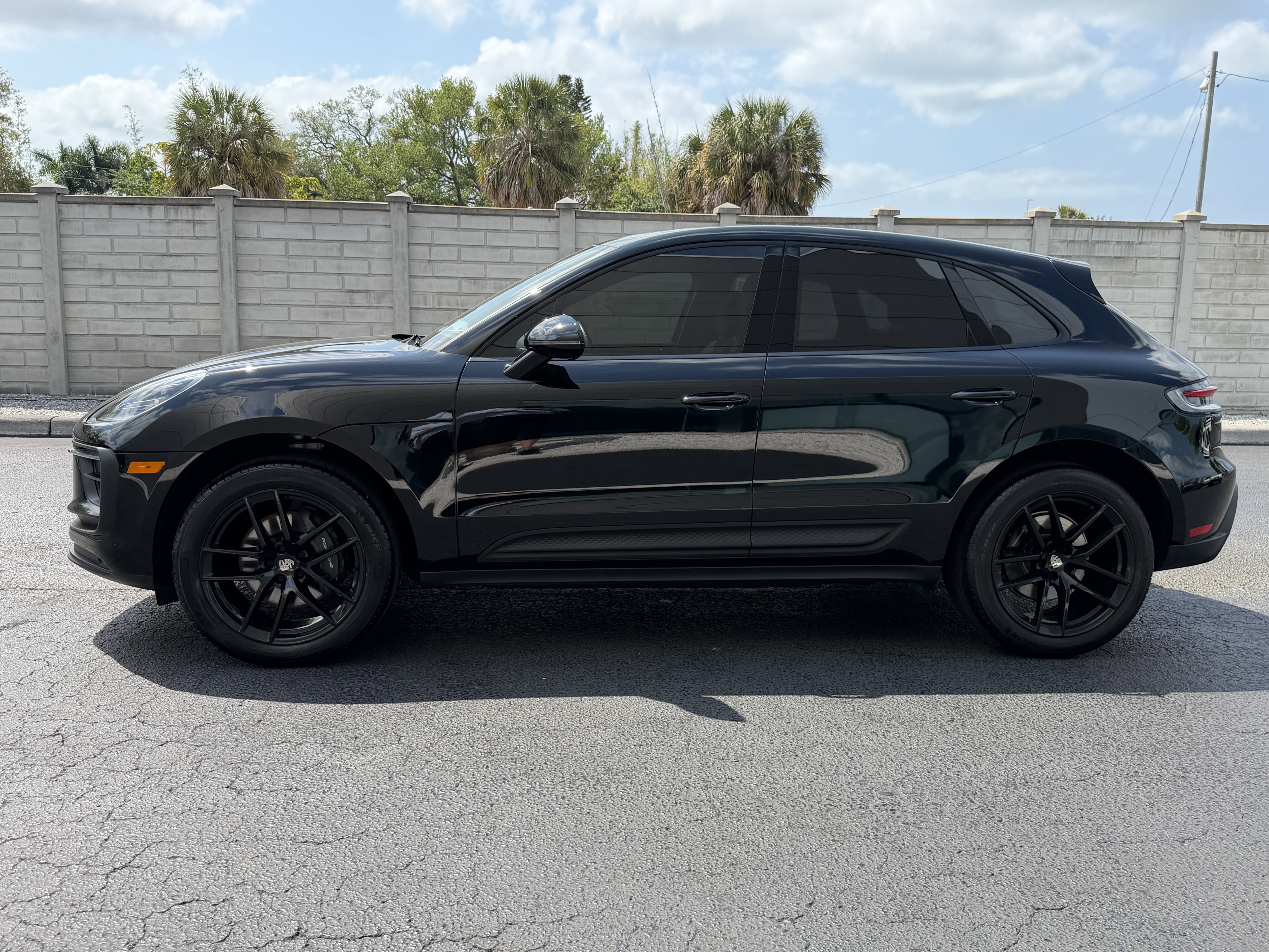 Certified 2024 Porsche Macan image 2