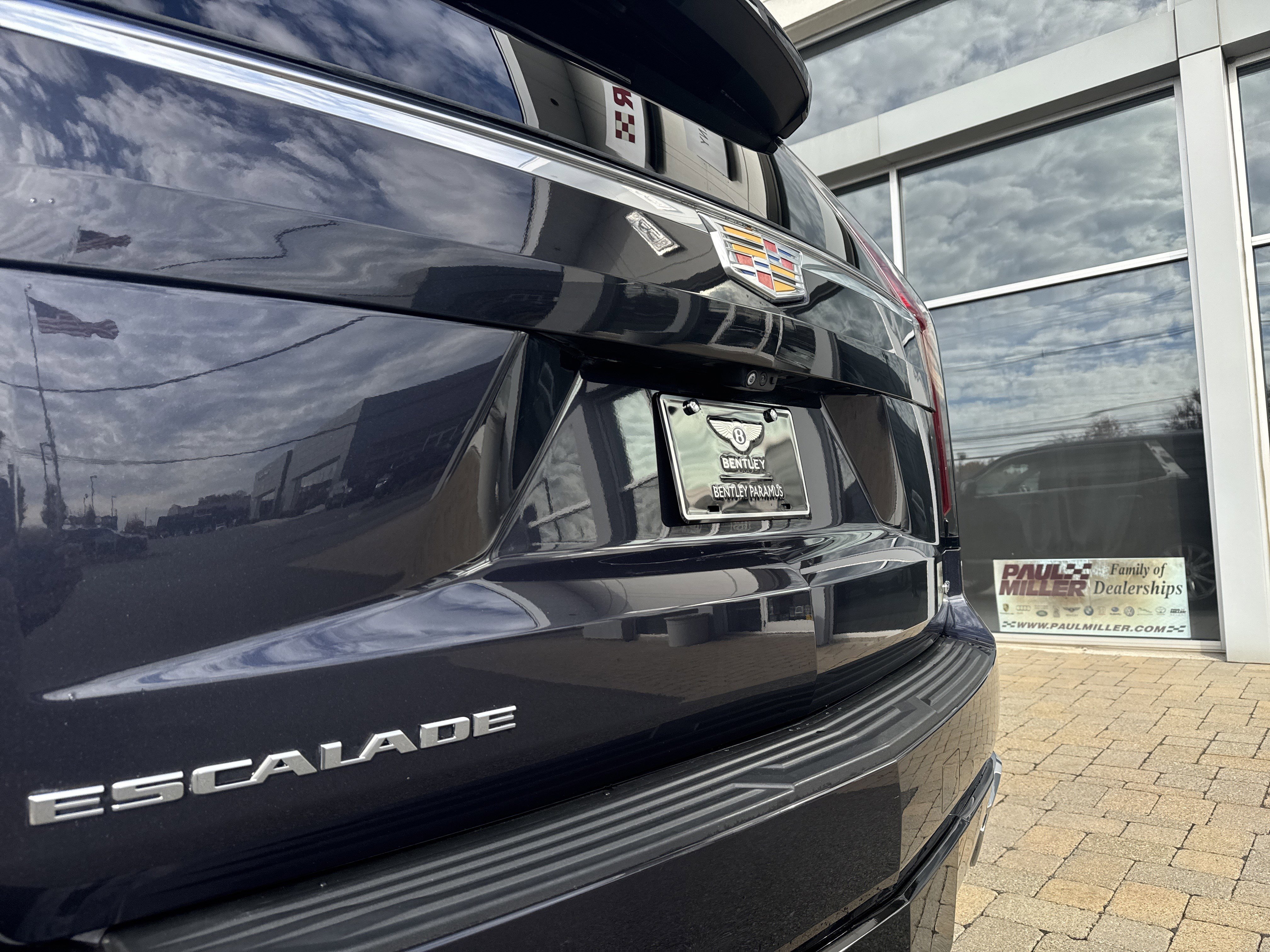 Used 2023 Cadillac Escalade Premium Luxury image 28