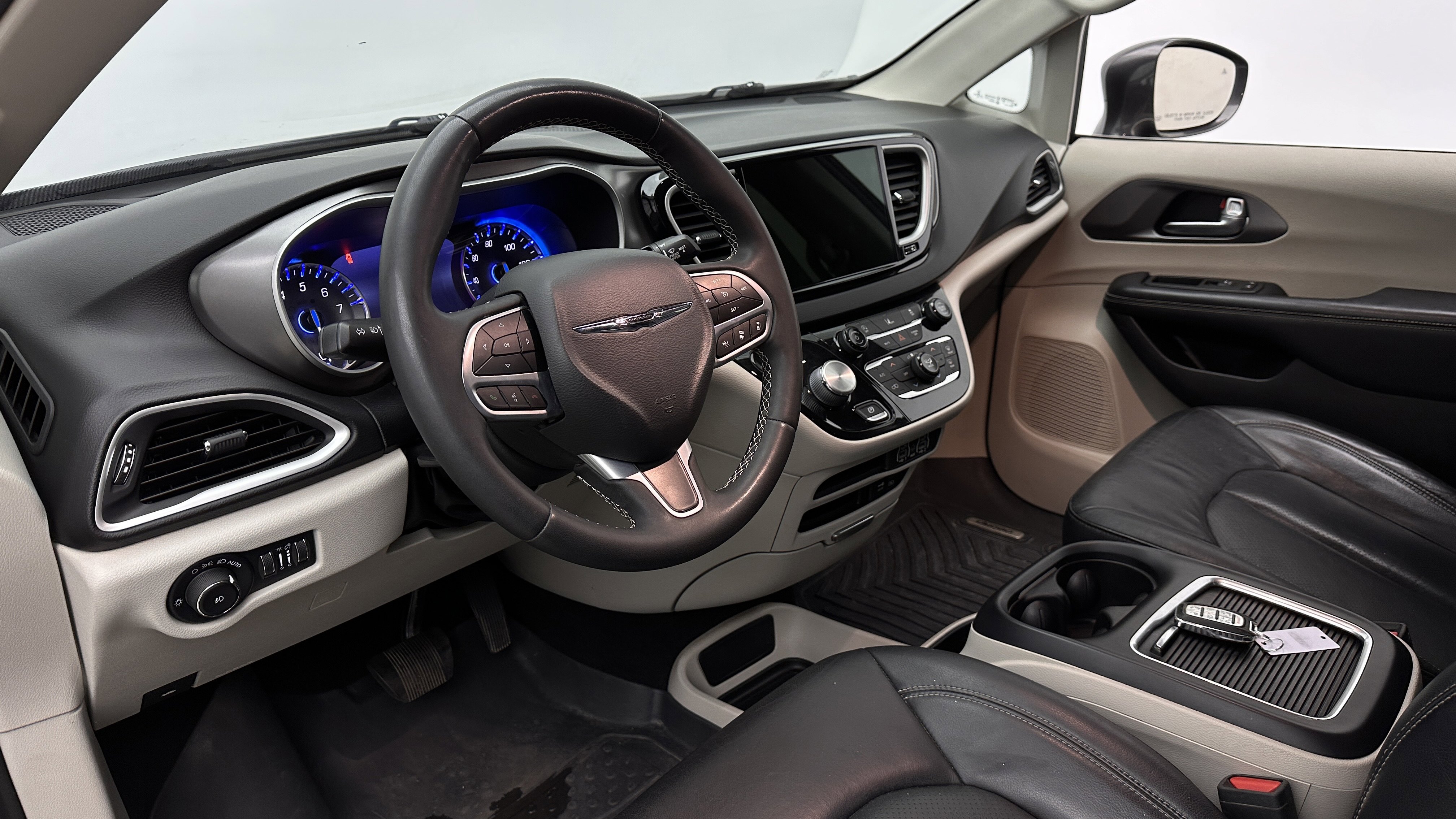 Used 2022 Chrysler Pacifica Touring-L FWD image 8