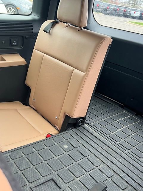 Used 2025 Hyundai Santa Fe Limited image 7