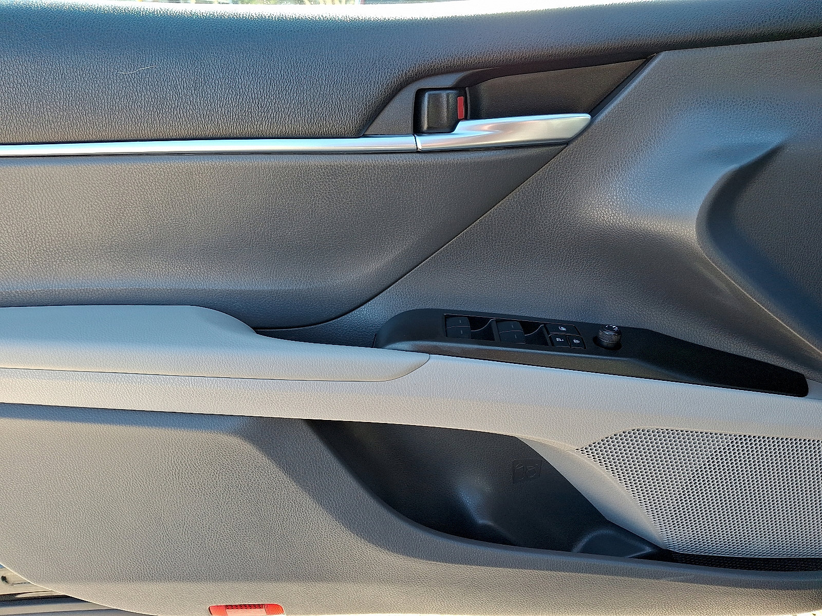 Used 2024 Toyota Camry LE image 12