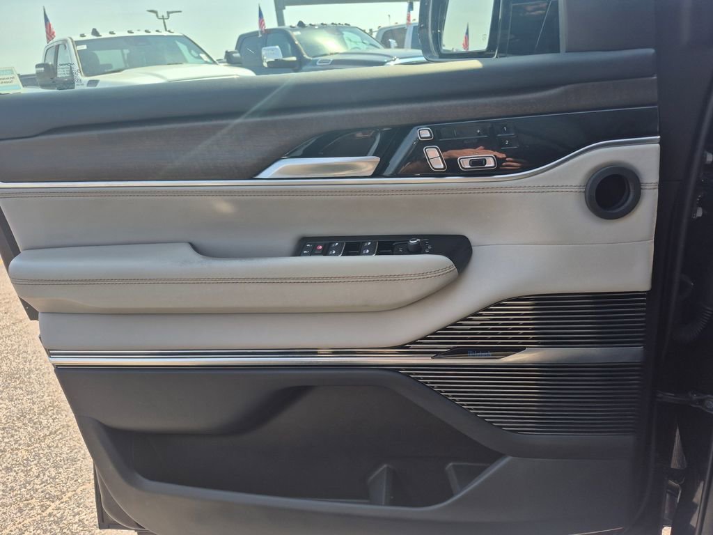 Used 2023 Jeep Grand Wagoneer Series II AWD/4WD image 23