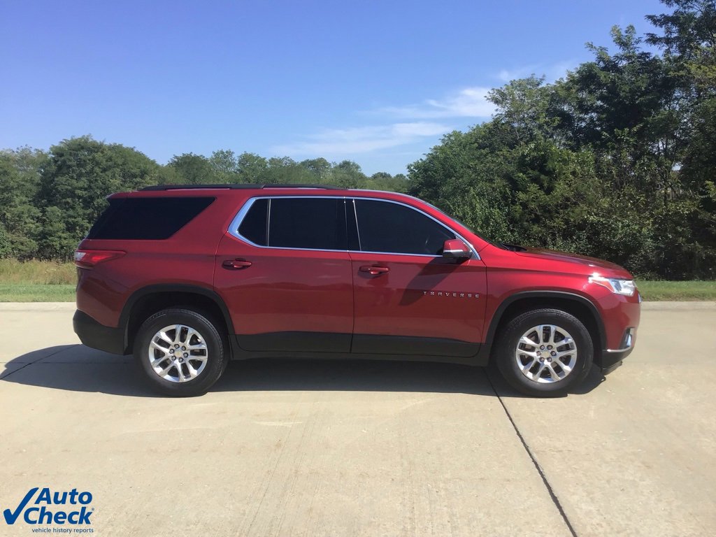 Used 2021 Chevrolet Traverse LT image 2