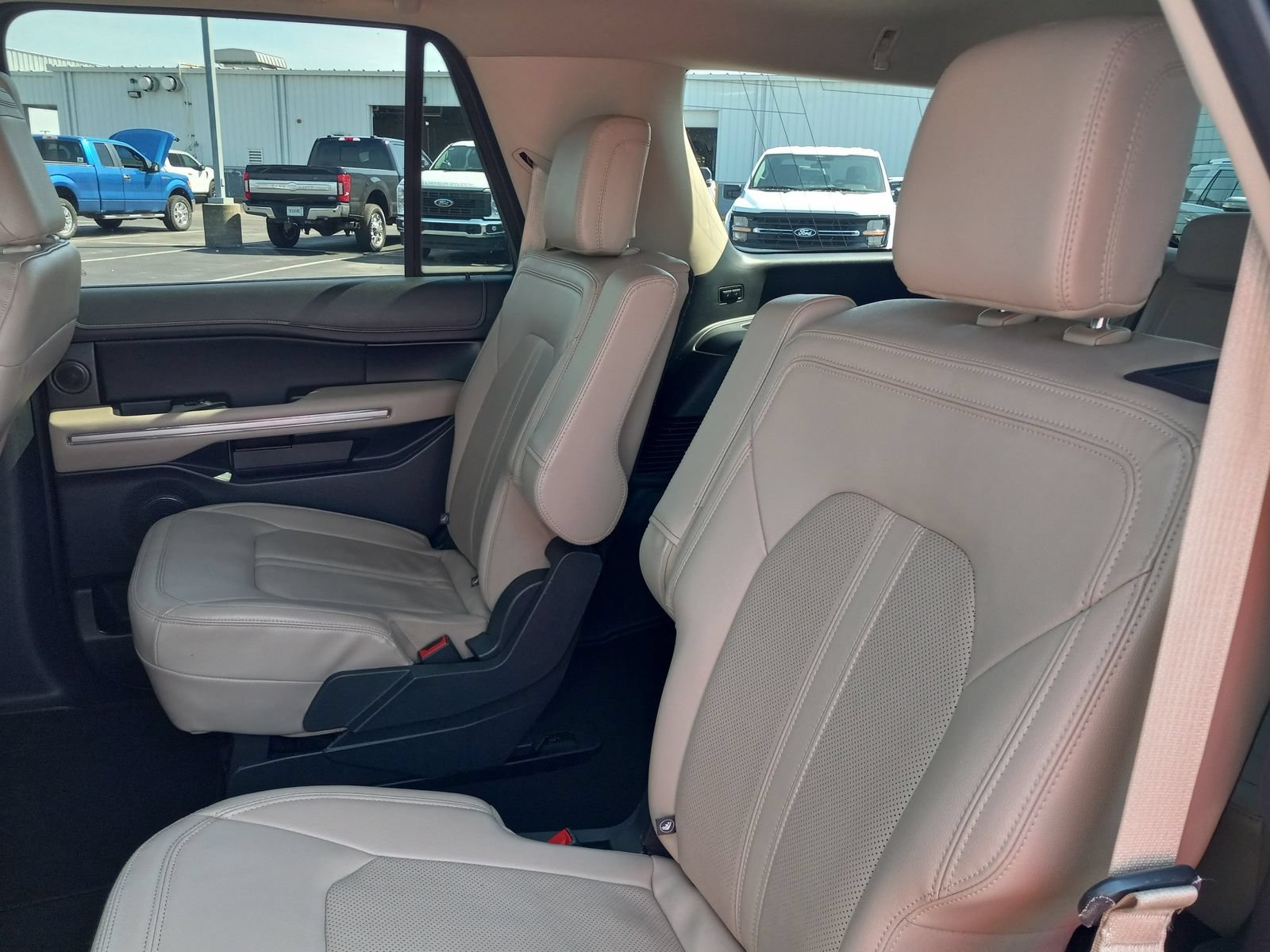 Used 2023 Ford Expedition Limited AWD/4WD image 14