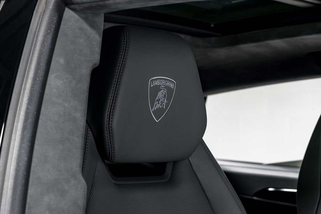 Used 2021 Lamborghini Urus image 42