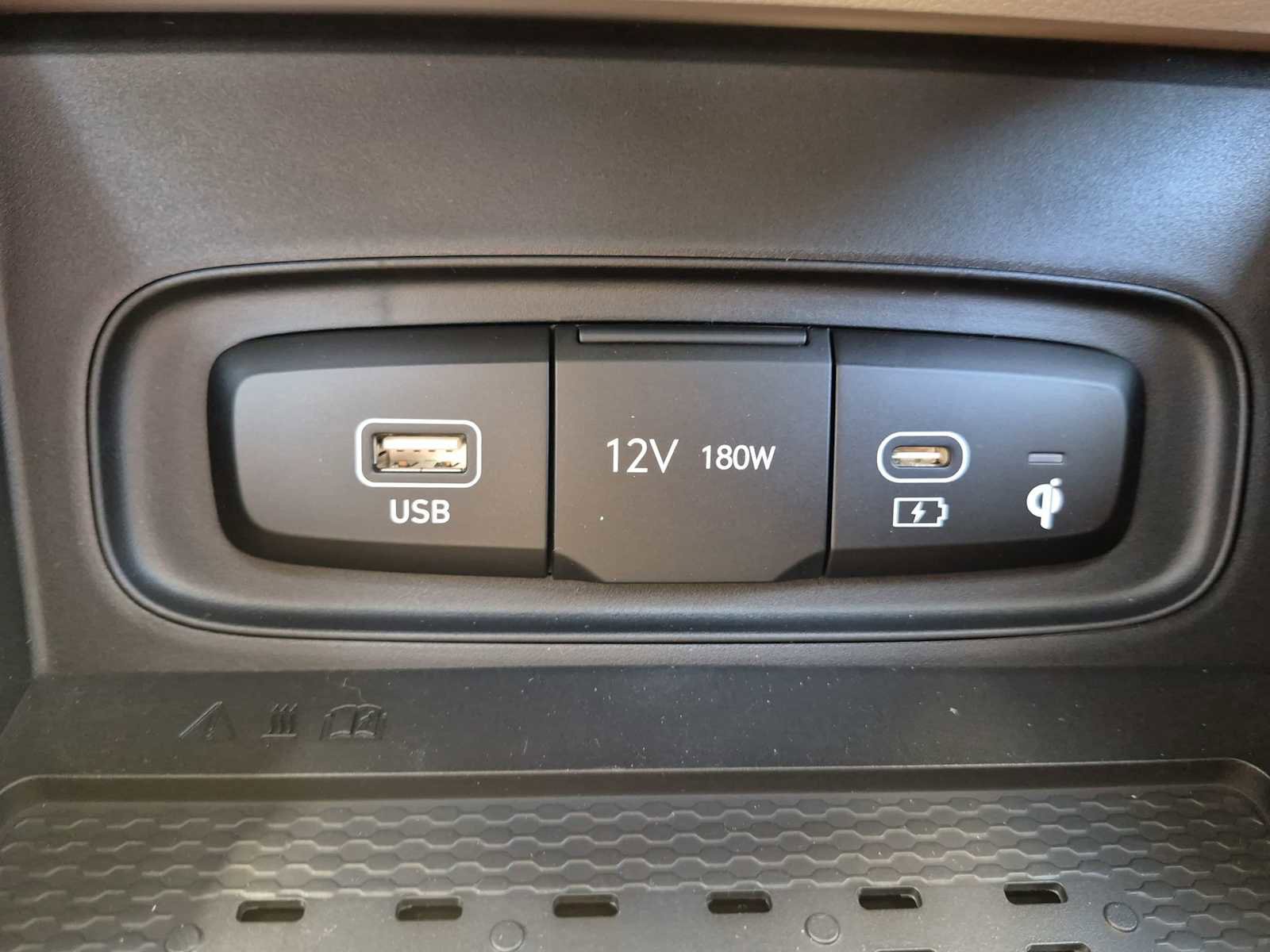 New 2026 Hyundai Venue SEL FWD image 28
