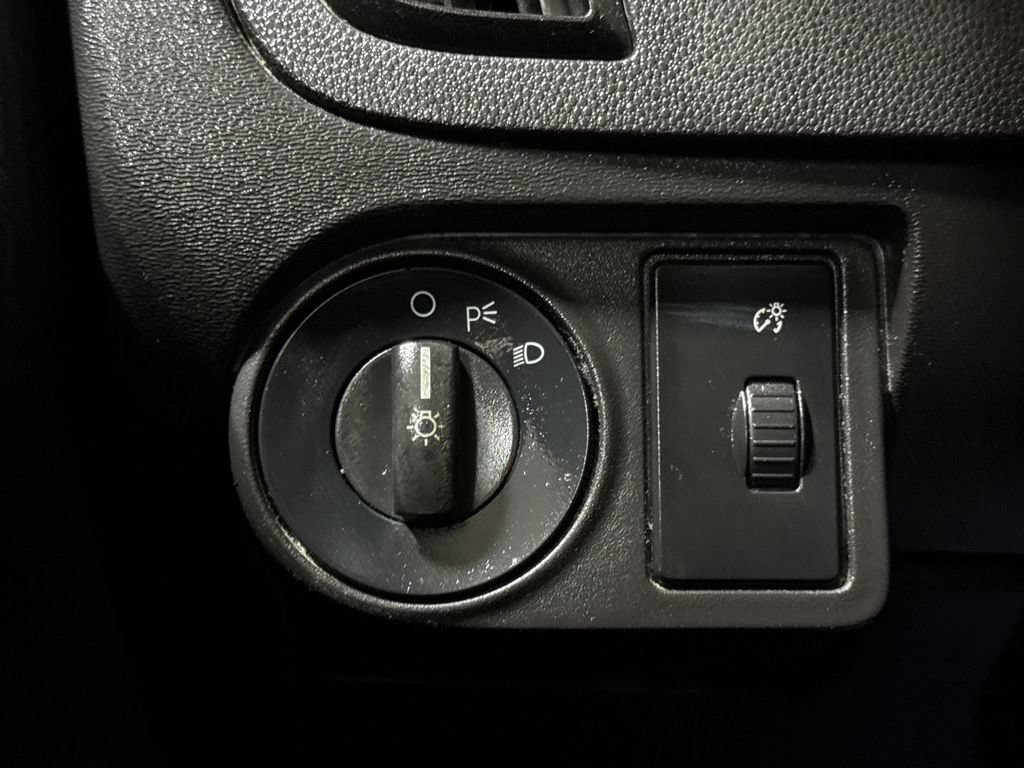 Used 2011 Ford Focus SE w/ 201A Rapid Spec Order Code FWD image 17