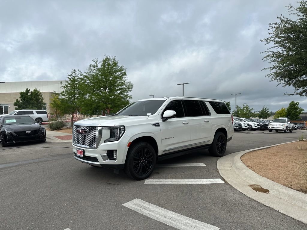 Used 2023 GMC Yukon XL Denali w/ Denali Reserve Package image 3