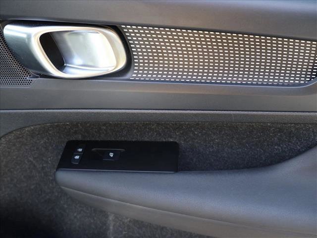 Used 2021 Volvo XC40 T4 R-Design w/ Climate Package FWD image 29