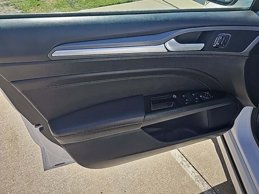 Used 2013 Ford Fusion Titanium w/ Titanium Driver Assist Pkg image 16