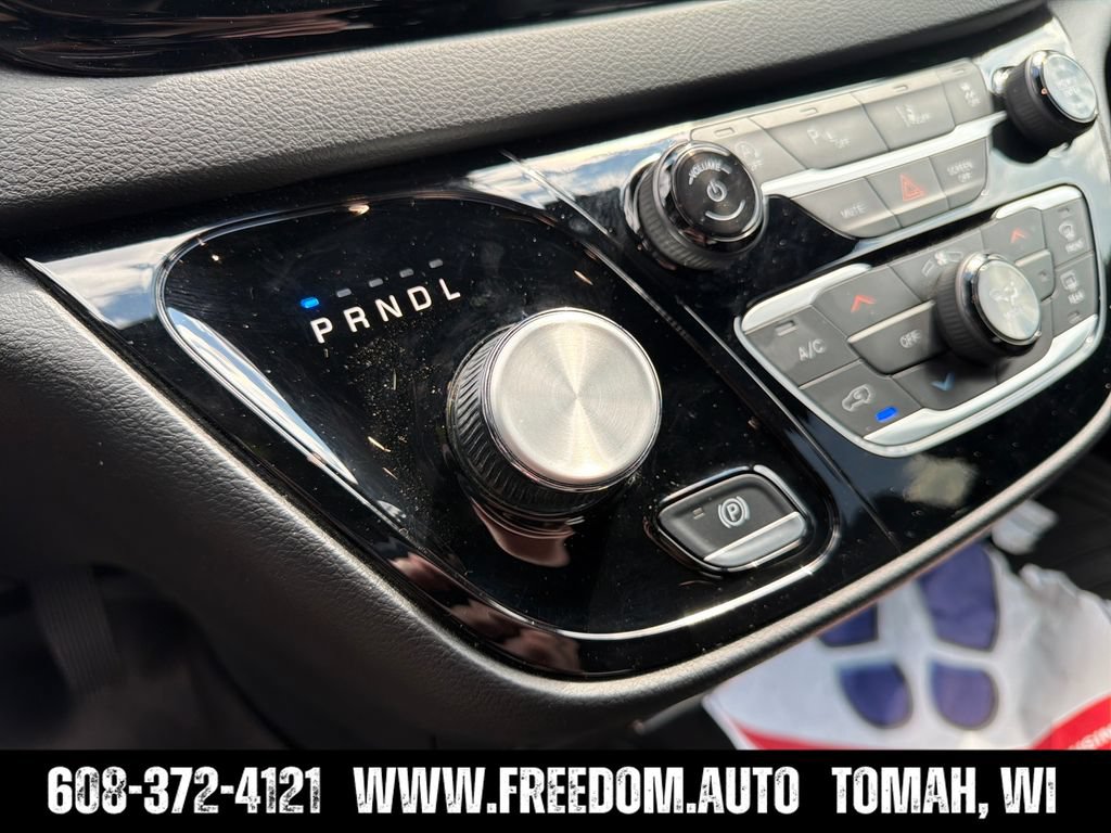 Used 2025 Chrysler Pacifica Select FWD image 30