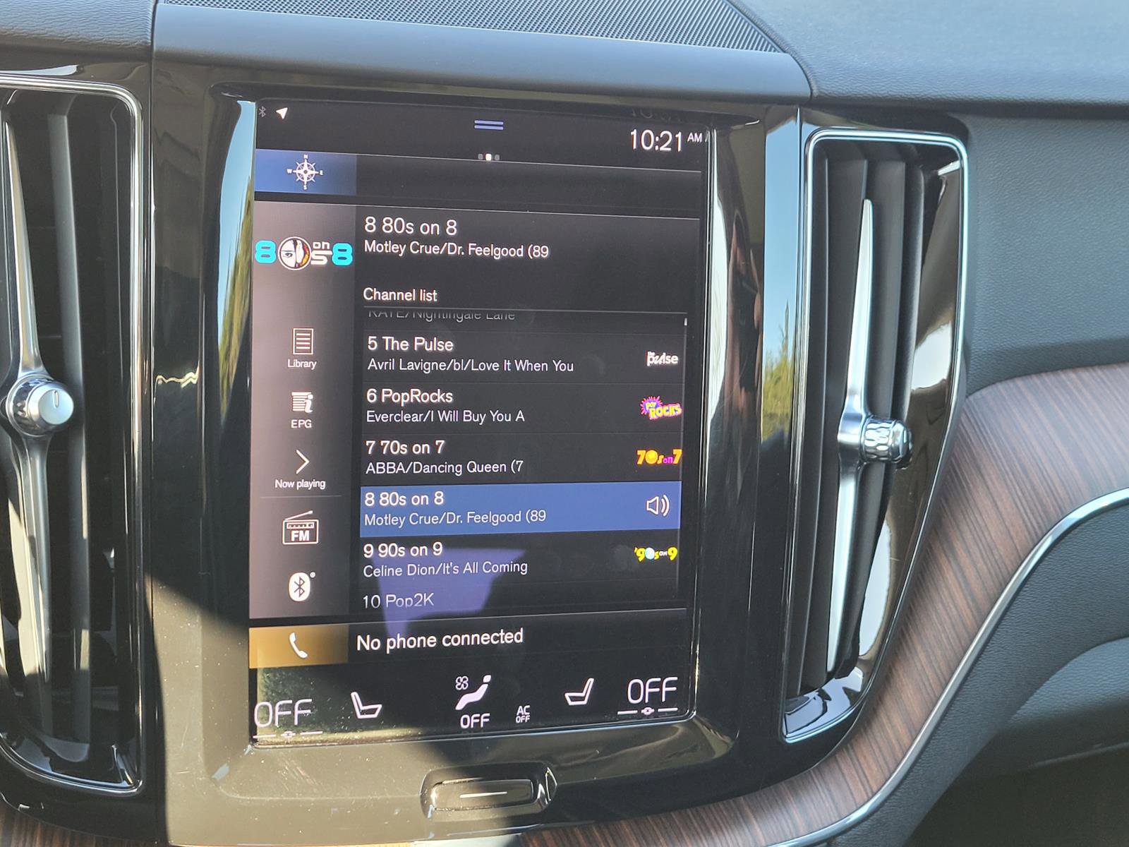 Used 2021 Volvo XC60 T6 Momentum w/ Premium Package image 11