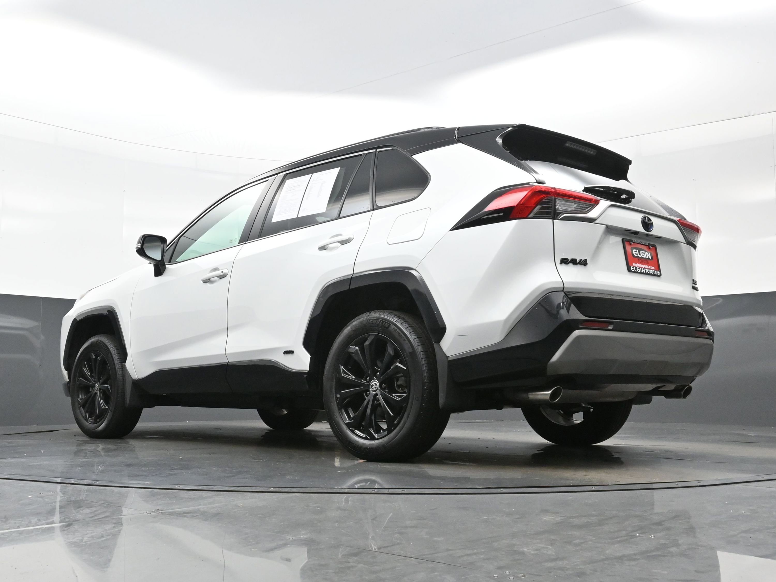 Used 2024 Toyota RAV4 XSE w/ Weather Package image 31