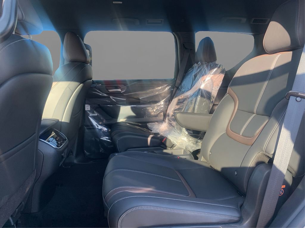 New 2025 Nissan Armada SL w/ Captain's Chari Seat Package AWD/4WD image 11