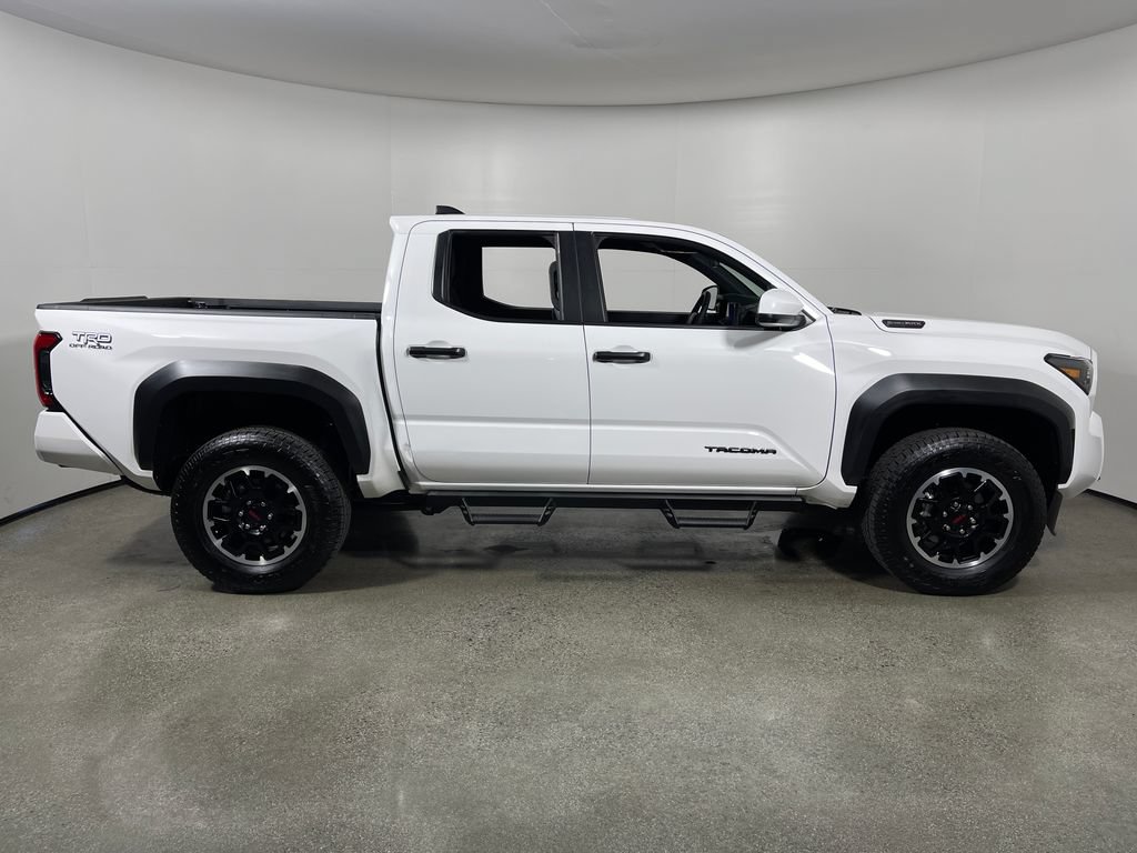 Certified 2025 Toyota Tacoma TRD Off-Road AWD/4WD image 2
