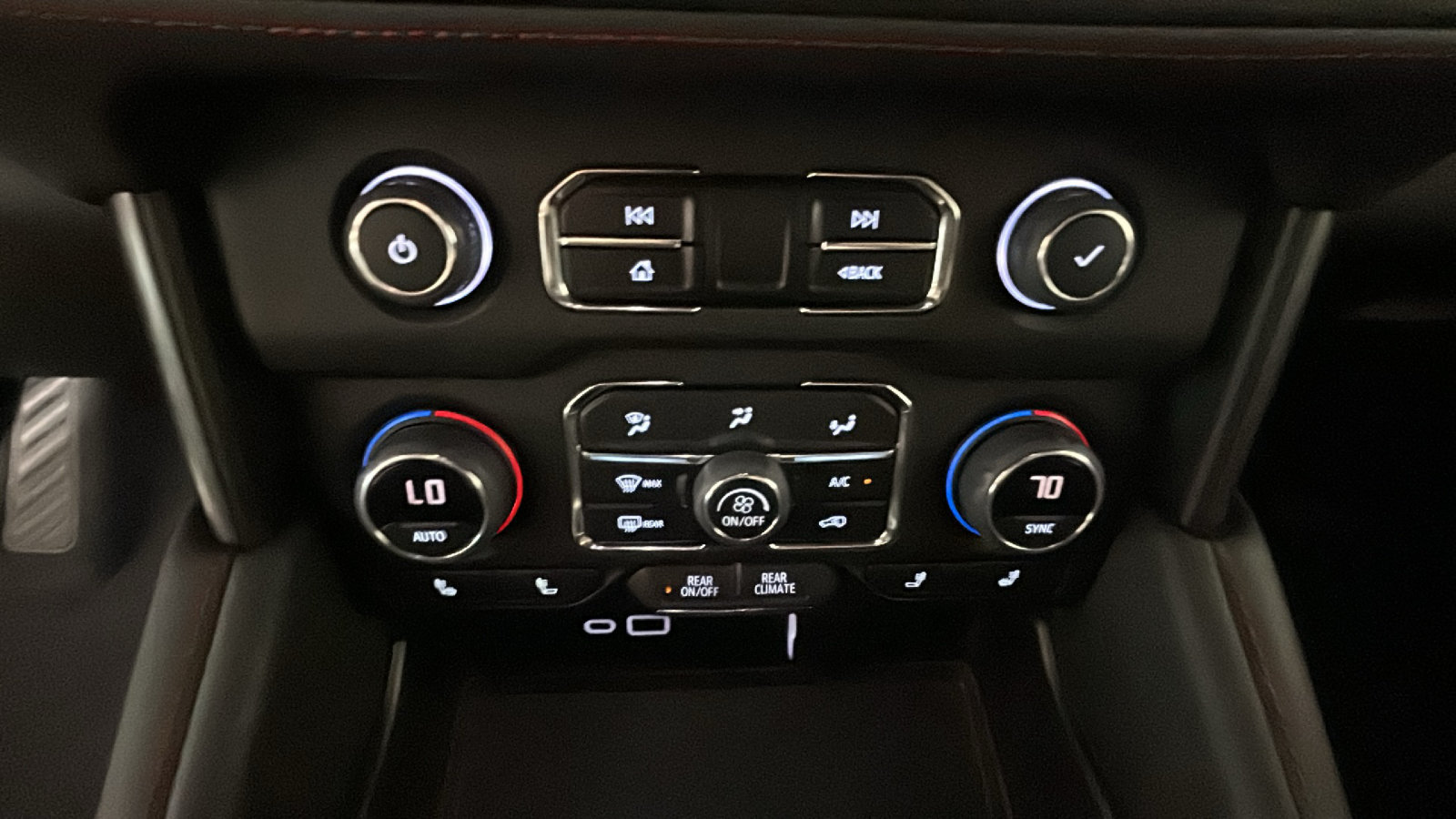 Used 2023 Chevrolet Tahoe RST w/ RST Performance Edition AWD/4WD image 27