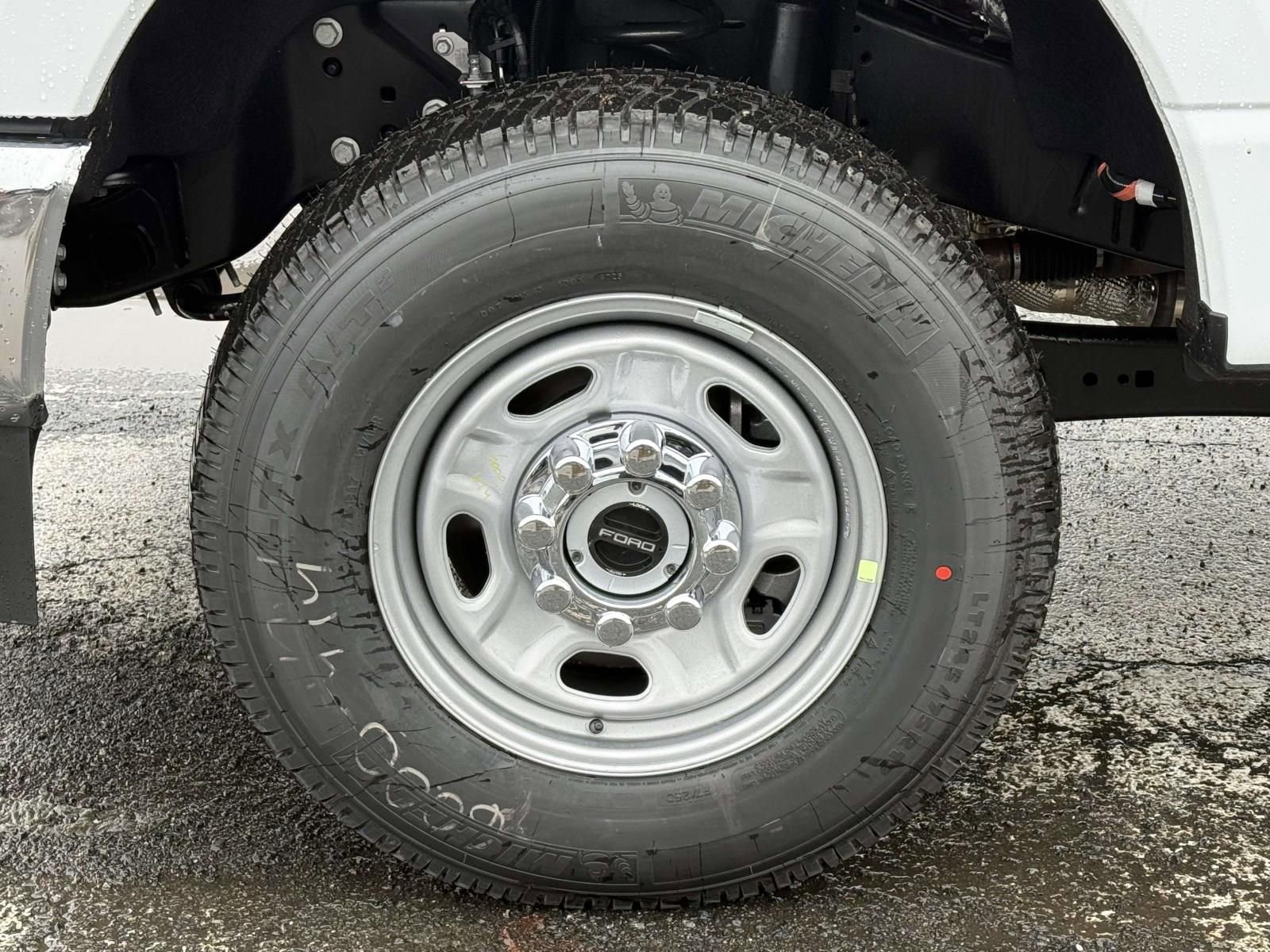 New 2026 Ford F250 XL w/ XL Chrome Package image 9