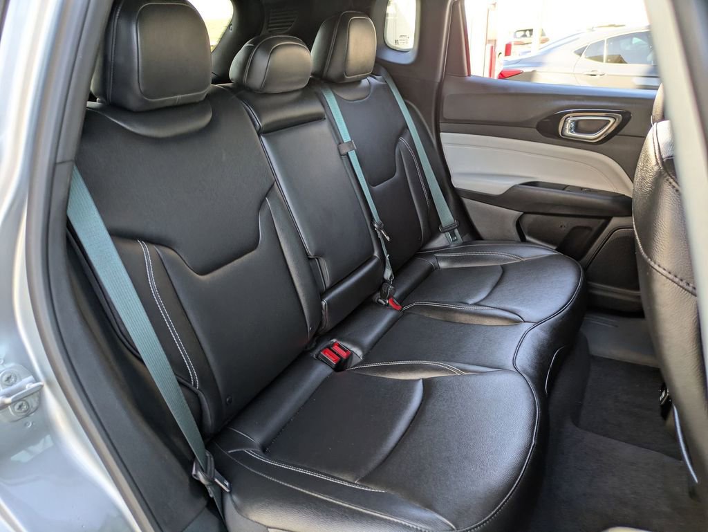 Used 2025 Jeep Compass Limited image 27