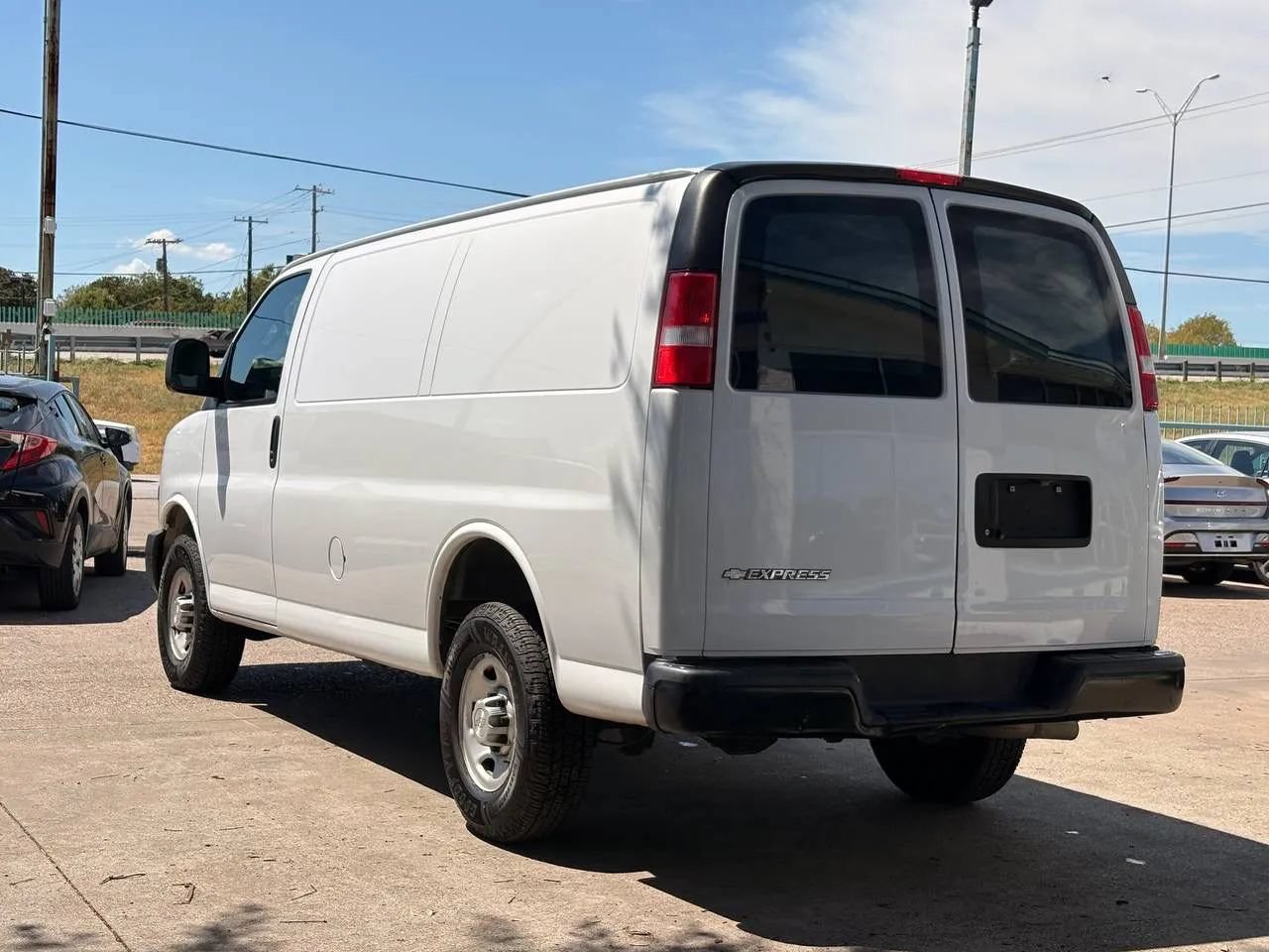 Used 2021 Chevrolet Express 2500 RWD image 5