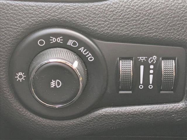 Used 2019 Jeep Cherokee Limited image 19