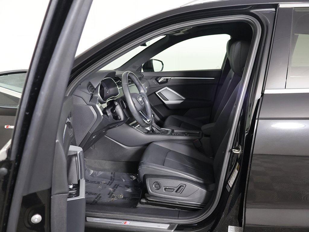 Used 2023 Audi Q3 2.0T Premium Plus w/ Premium Plus Package image 29