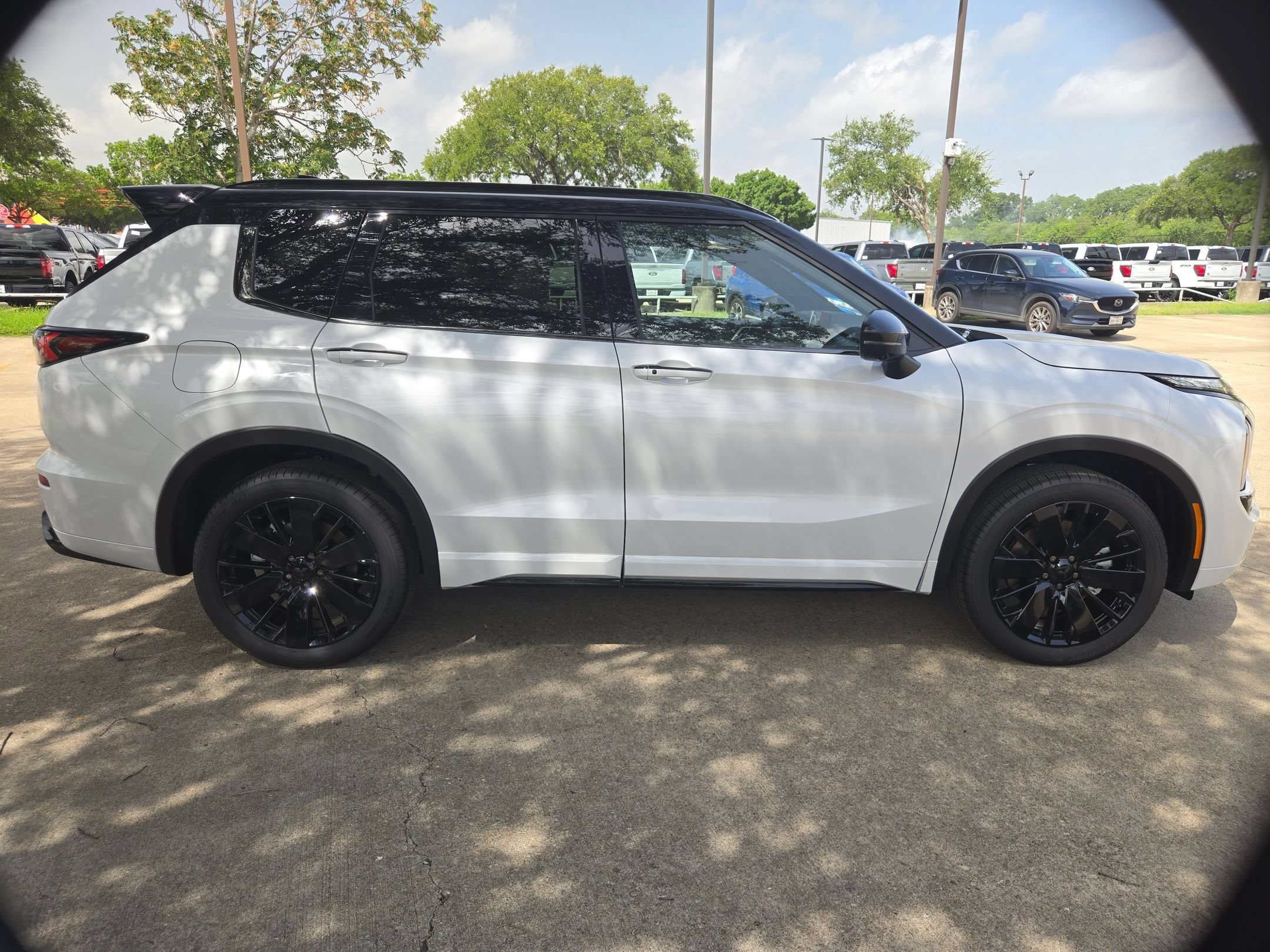 New 2026 Mitsubishi Outlander SEL Black Edition FWD image 7