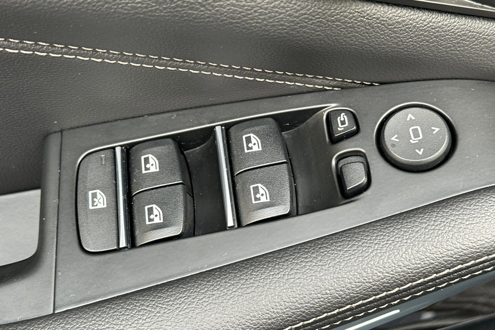 Used 2022 BMW X5 xDrive40i w/ Climate Comfort Package image 15