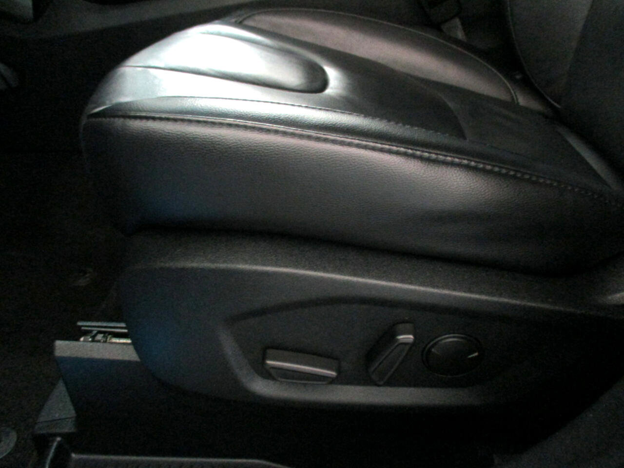 Used 2020 Ford Edge Titanium w/ Cargo Accessory Package image 17