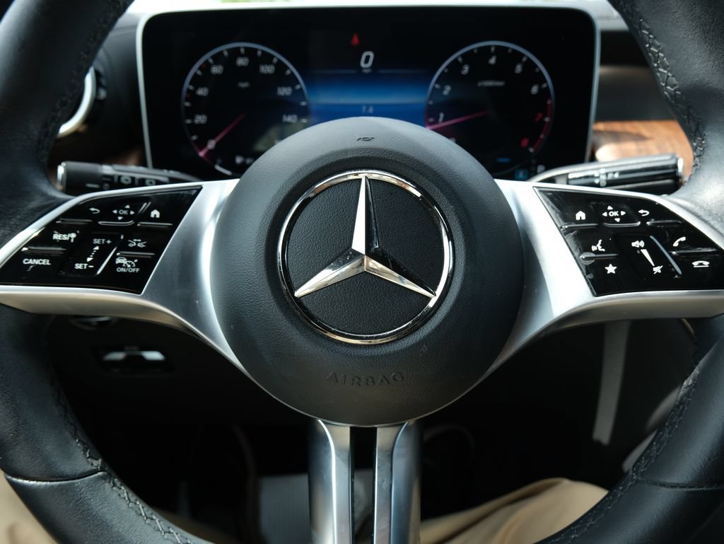 Used 2023 Mercedes-Benz GLC 300 image 16