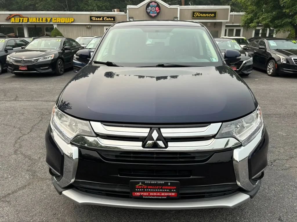 Used 2018 Mitsubishi Outlander SEL AWD/4WD image 3