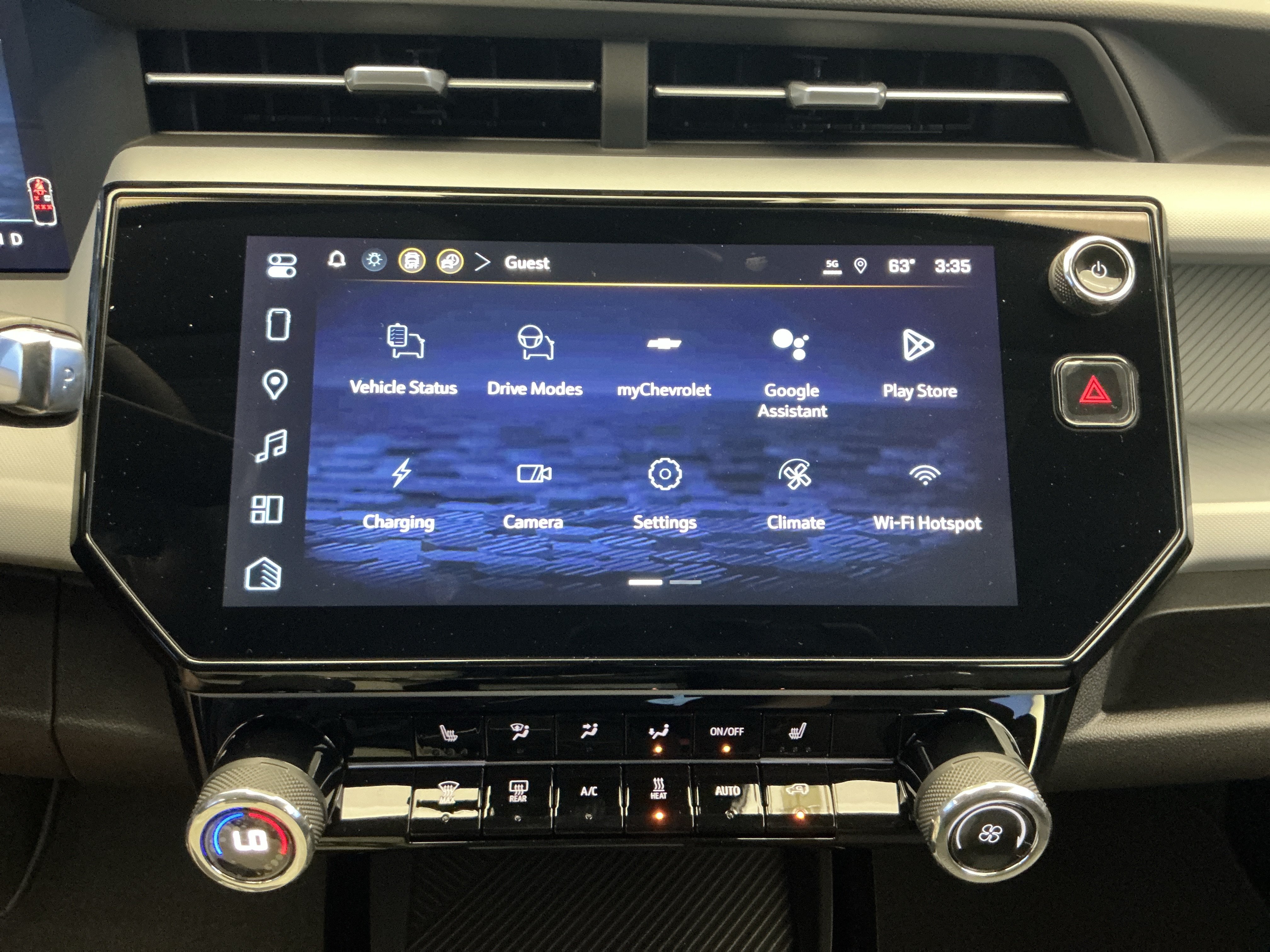 New 2027 Chevrolet Bolt LT w/ Comfort Package FWD image 16