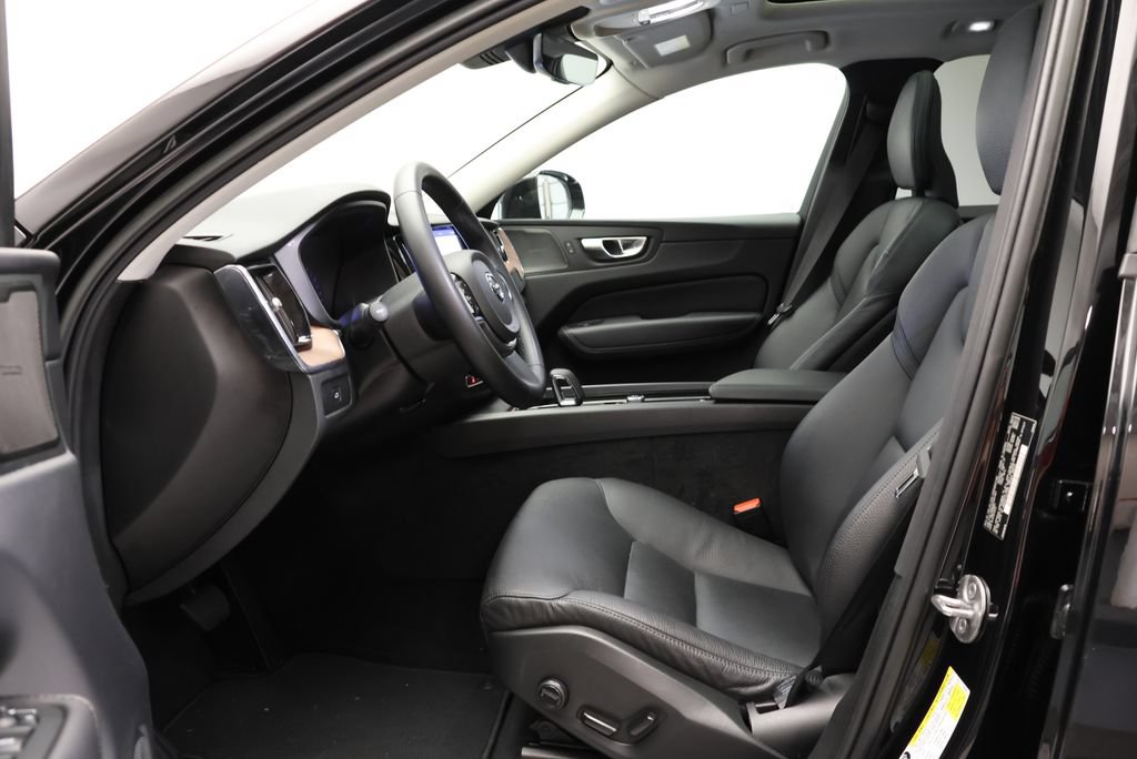Used 2023 Volvo XC60 B5 Plus w/ Protection Package Premier AWD/4WD image 30