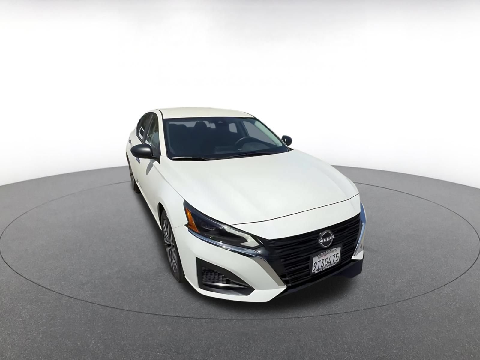Used 2025 Nissan Altima 2.5 SV FWD image 3
