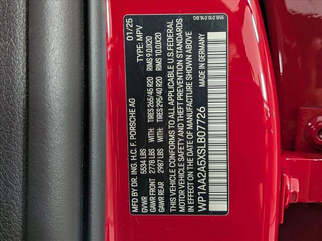 Certified 2025 Porsche Macan image 30