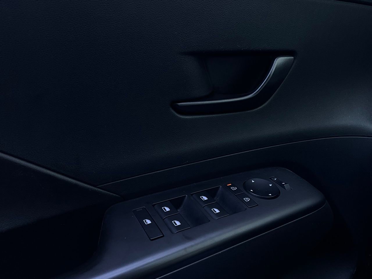 Used 2025 Hyundai Kona SEL image 21