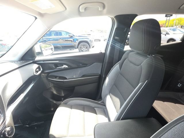 Used 2023 Chevrolet TrailBlazer LT w/ Convenience Package FWD image 25